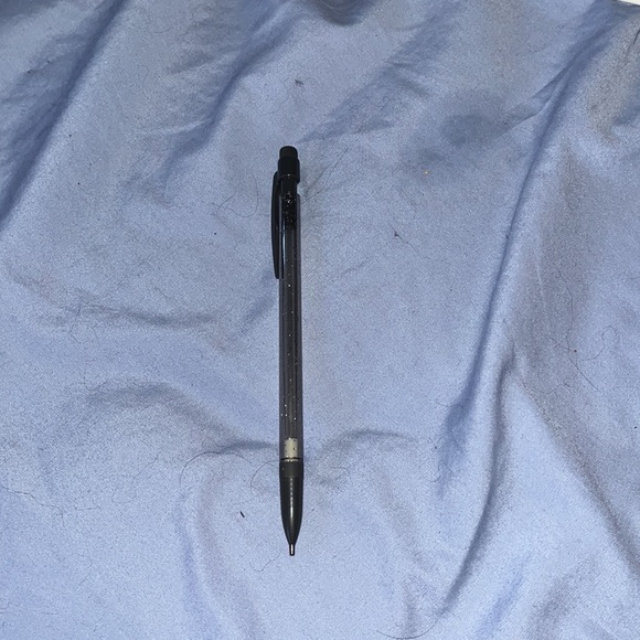 This is a pack of 8 Pen Gear glittery rainbow mechanical pencils!🥰 - Picture 9 of 9